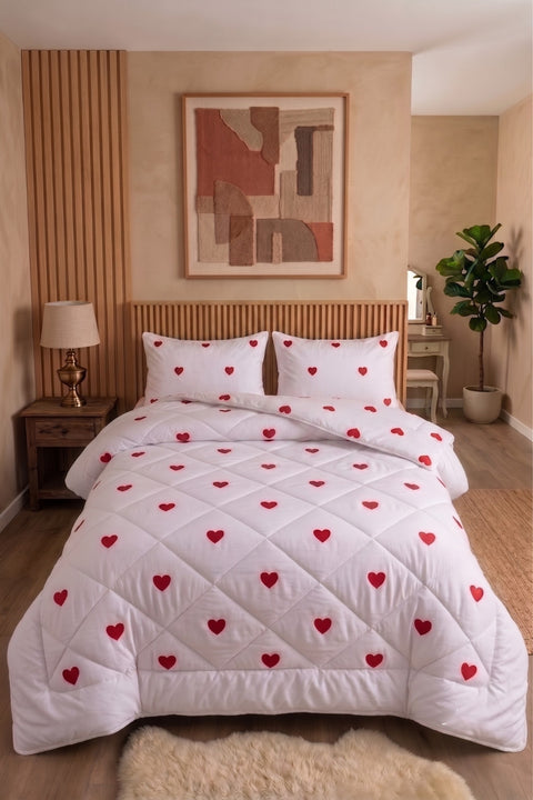 Kırmızı Kalp Desenli Çift Kişilik Yorgan Seti | 1 Adet Yorgan 200x220 cm, 2 adet Yastık Kılıfı 50x70 cm | Dolgulu, Yumuşak, Pamuklu Set